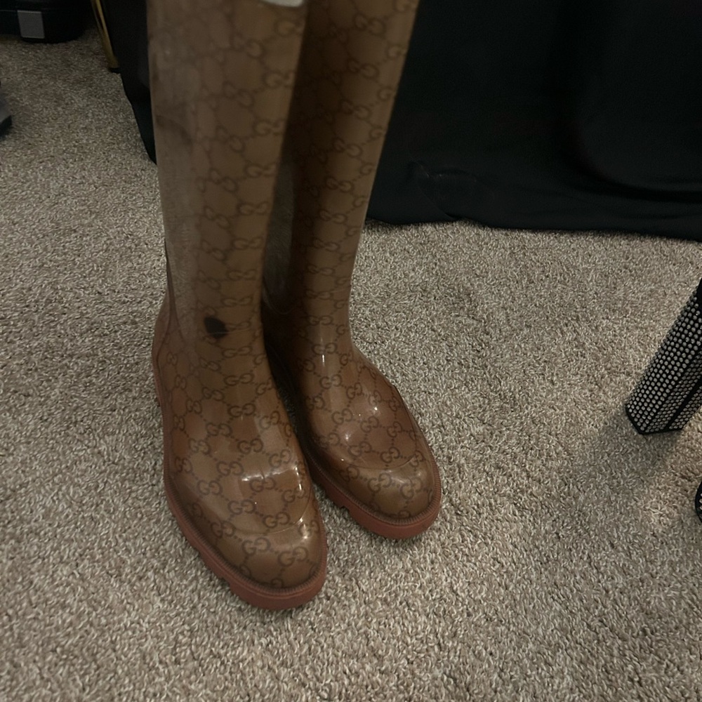 Gucci Tan Monogram Rain Boots - Picture 4 of 4